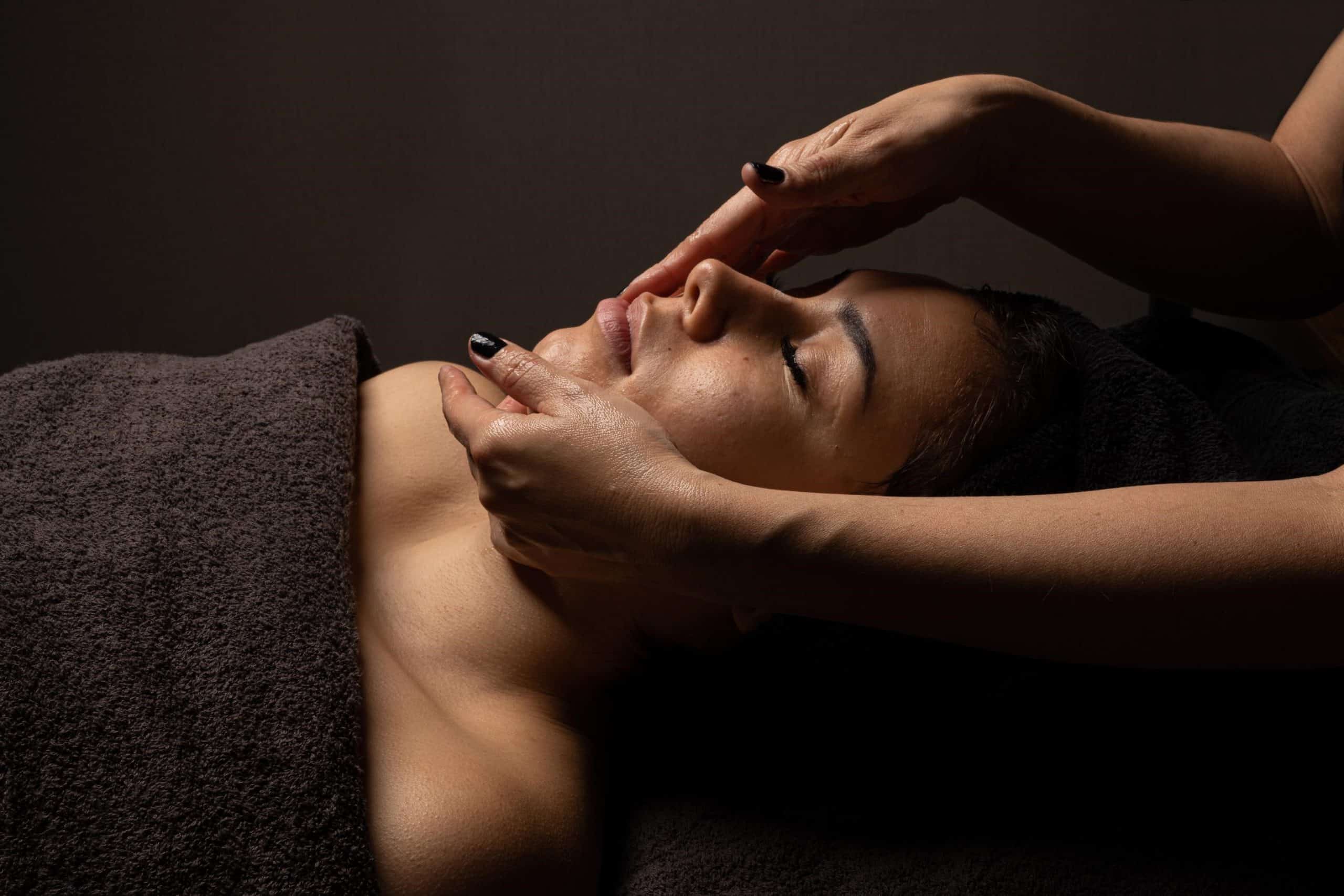 Ontspannen gezichtsbehandeling bij SK Beauty Experts in Breda
